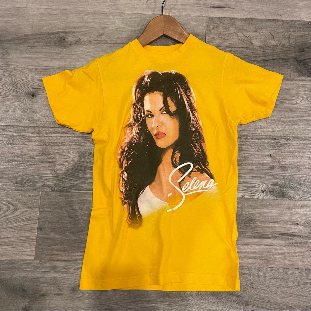 Golden SELENA Commemorative T- Shirt Made in Mexico Size X Small